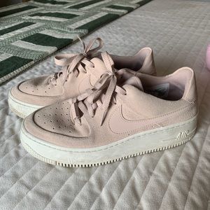 Platform, pink, suede Nike Air Force 1’s